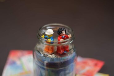Münzglas mit Legofiguren